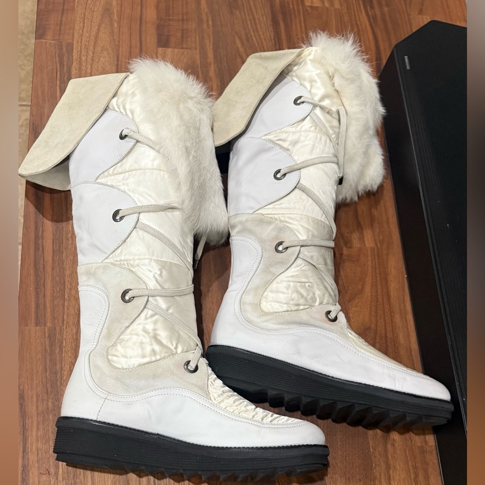 Preowned Aquatalia White Fur-Trimmed Tall Women's Boots - Picture 6 of 10